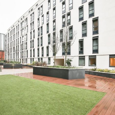 Sterling Court In Wembley Londýn Exteriér fotografie