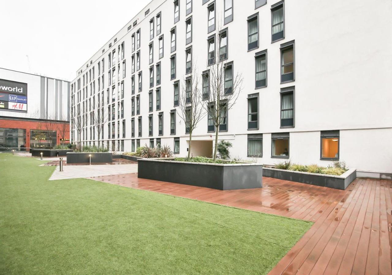 Sterling Court In Wembley Londýn Exteriér fotografie